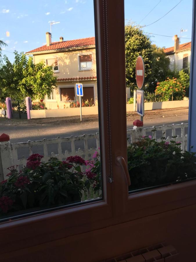 Avenue De La Gare Acomodação com café da manhã Riscle Exterior foto