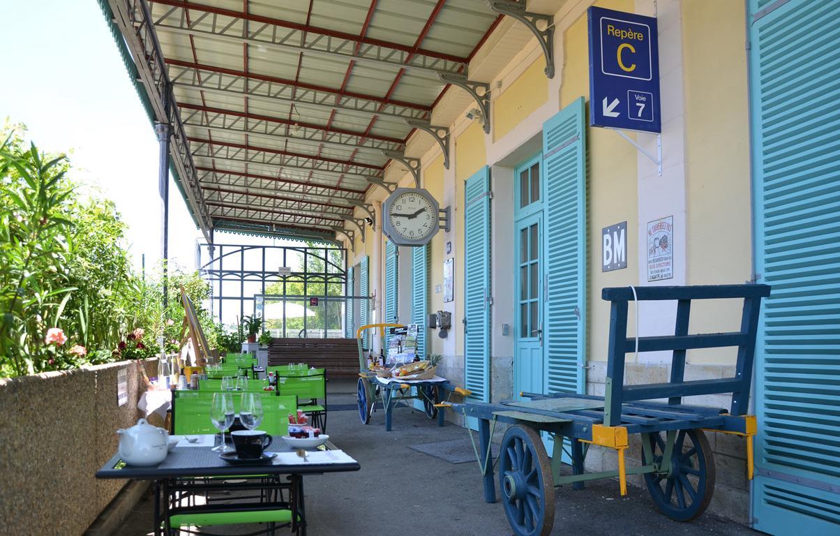 Avenue De La Gare Acomodação com café da manhã Riscle Exterior foto