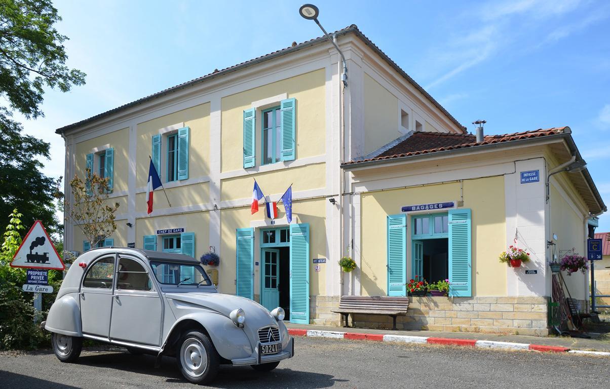 Avenue De La Gare Acomodação com café da manhã Riscle Exterior foto